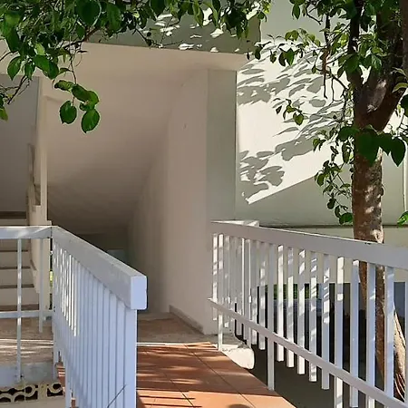 Olive Seaside Studio Apartment *