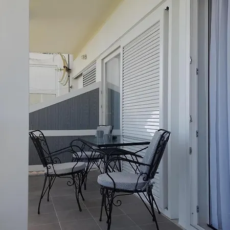 Olive Seaside Studio Apartment